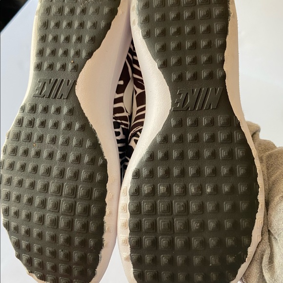 RARE NIKE Womens Zebra Print Sportswear Shoe 5.5 - Picture 6 of 6